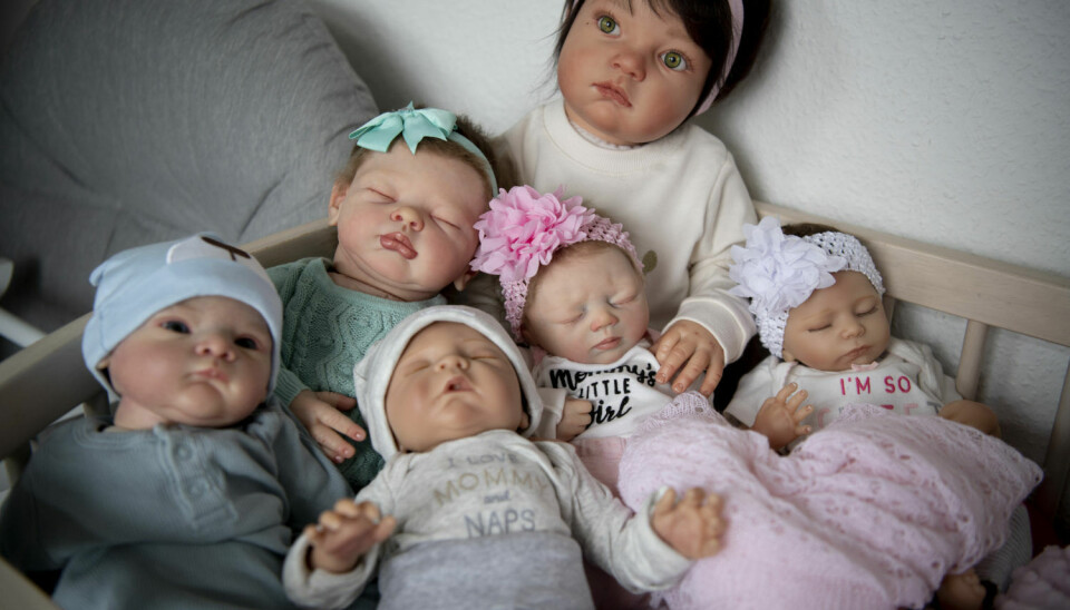 Det er reborn-dukker som disse, som Sabrina laver og viser frem på YouTube. (Foto: Anthon Unger)
