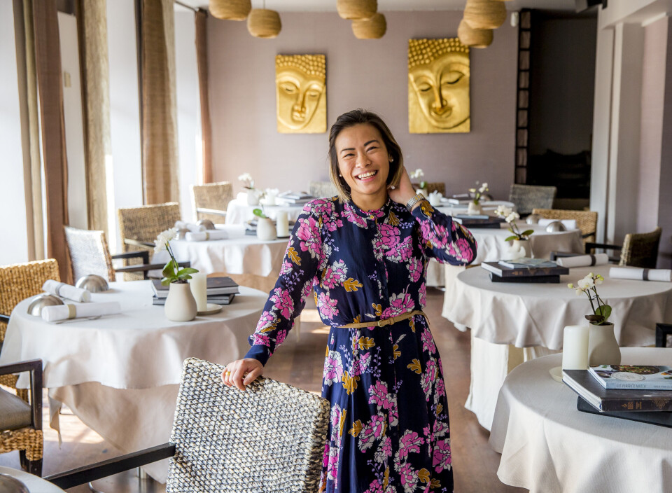 Dak inviterede i 2019 HER&NU indenfor i sin Michelin-restaurant Kiin Kiin. Normalt er der tre måneders venteliste på et bord i den smukke thai-restaurant (Foto: Michael Stub). Dak inviterede i 2019 HER&NU indenfor i sin Michelin-restaurant Kiin Kiin. Normalt er der tre måneders venteliste på et bord i den smukke thai-restaurant (Foto: Michael Stub).