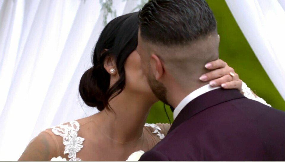 Vielsen blev fejret med et kys. (Foto: TV3)