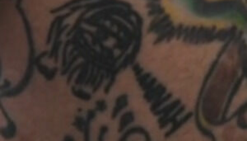 Simone gad ikke længere kigge på Mortens tatovering af en løve, der brøler hans ekskones navn (Foto: Viafree)