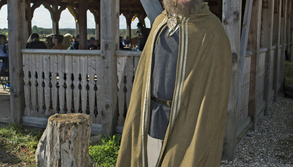 Thomas Bo Larsen spiller Onkel Anders, der efter krise tilmelder familien til vikingeterapi langt ud på det fynske land.(Foto: Peter Hauerbach)