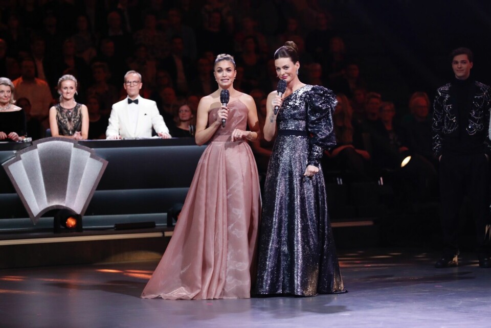 Værterne Christiane Schaumburg-Müller og Sarah Grünewald til 'Vild med dans'-finalen i 2019. (Foto: Henrik R. Petersen).