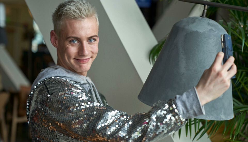 Sigmund fra 'Divaer i Junglen': Jeg vil kæmpe for at blive signet hos et pladeselskab og tage min musik til the next level og udvikle mig som sanger og blive bedre. Så vil jeg også tage til USA og melde mig til American Idol, Americas Got Talent og X Factor USA. (Foto: Janus Nielsen) Sigmund fra 'Divaer i Junglen': Jeg vil kæmpe for at blive signet hos et pladeselskab og tage min musik til the next level og udvikle mig som sanger og blive bedre. Så vil jeg også tage til USA og melde mig til American Idol, Americas Got Talent og X Factor USA. (Foto: Janus Nielsen)