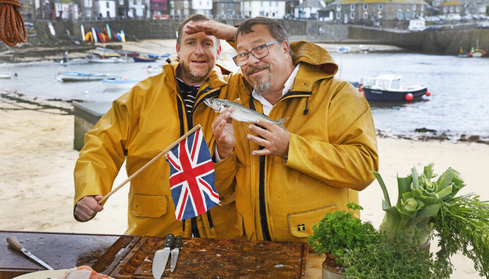 James Price og Adam Price laver Stargazy Pie, Mousehole i England (Foto: Michael Stub)