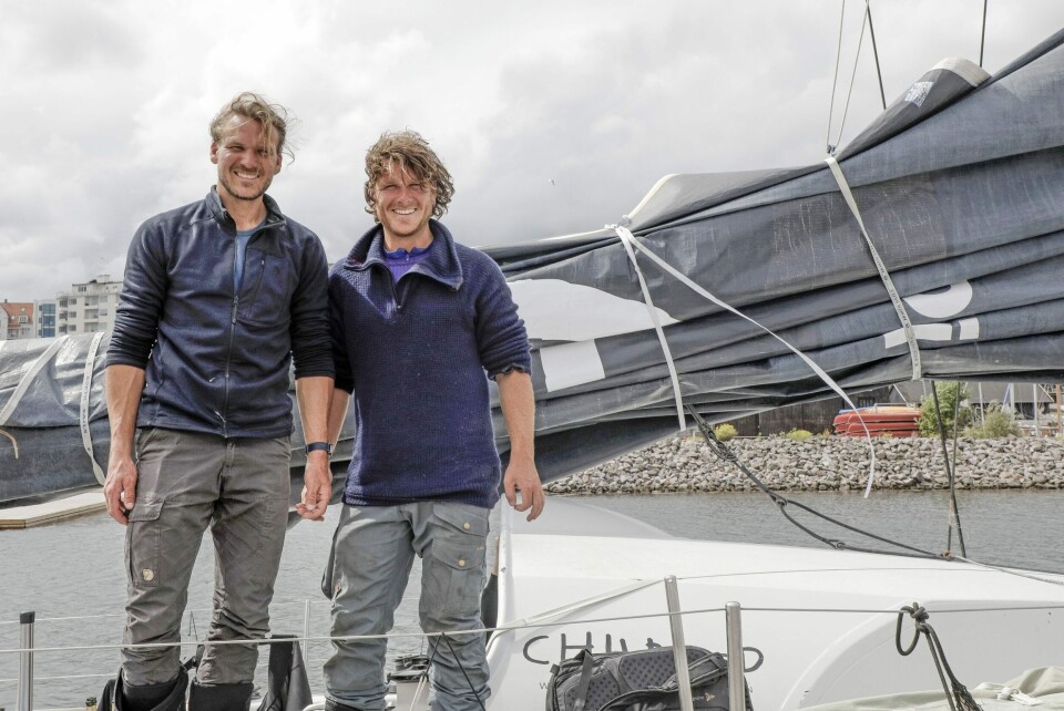Emil og Theis Midé Erichsen på dækket af Childhood1 ved ankomsten til Aarhus (Foto: Niels Henrik Dam) Emil og Theis Midé Erichsen på dækket af Childhood1 ved ankomsten til Aarhus (Foto: Niels Henrik Dam)