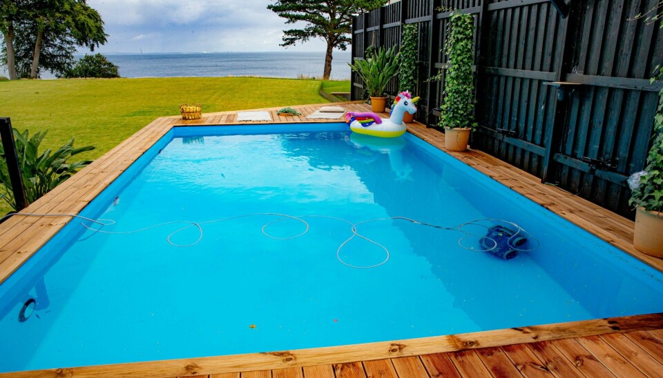 Den opvarmede pool i den nordsjællandske 'Ex on the Beach'-villa (Foto: Michael Stub)