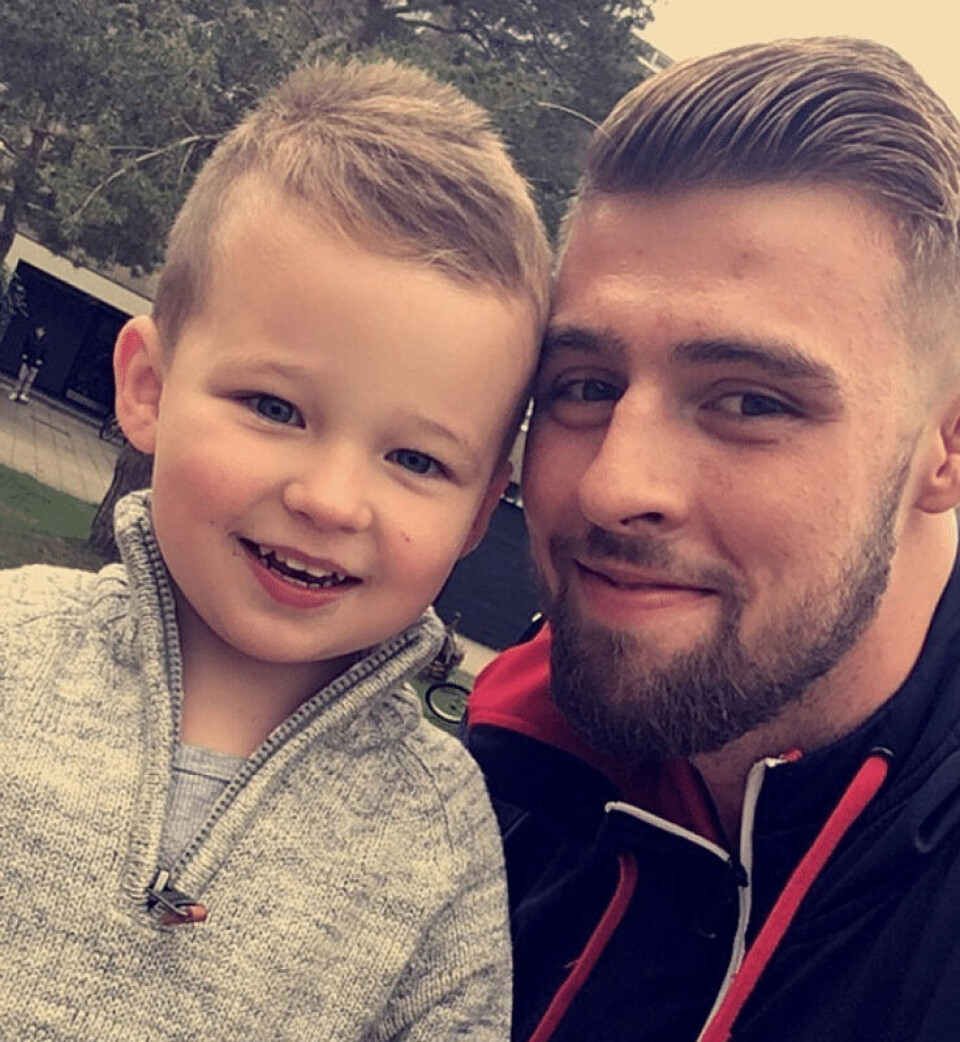 Tobias og sønnen Liam (Foto: Privat) Tobias og sønnen Liam (Foto: Privat)
