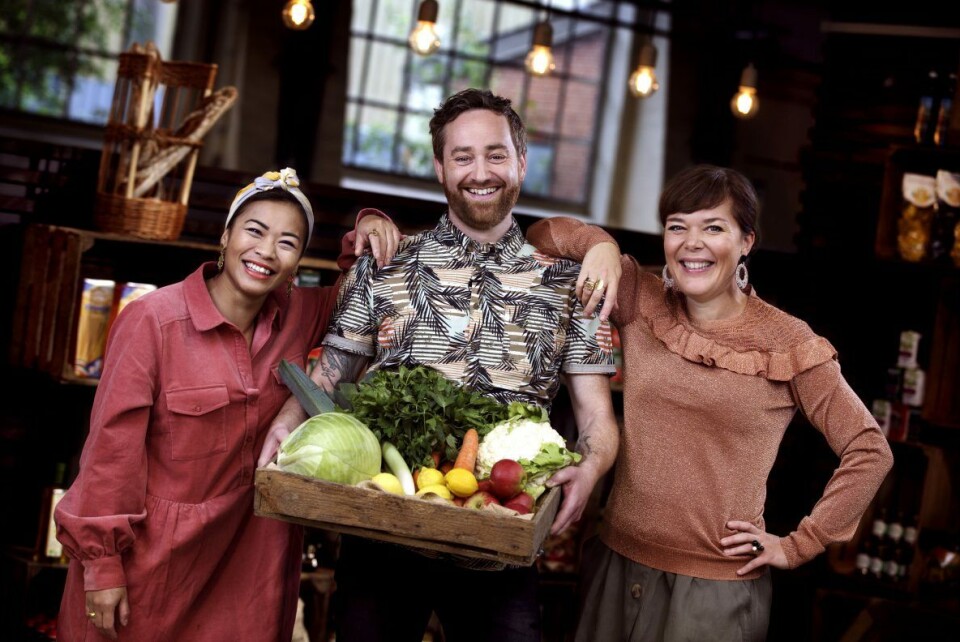 'Maddystens' dommertrio består af Michelin-kok Dak Wichangoen, kok og kogebogsforfatter Louisa Lorang. I anden sæson kom kok og pizzaguru Gorm Wisweh med og erstattede madelsker og tv-vært Tim Vlademir fra første sæson (Foto: Carsten Mol/DR) 'Maddystens' dommertrio består af Michelin-kok Dak Wichangoen, kok og kogebogsforfatter Louisa Lorang. I anden sæson kom kok og pizzaguru Gorm Wisweh med og erstattede madelsker og tv-vært Tim Vlademir fra første sæson (Foto: Carsten Mol/DR)