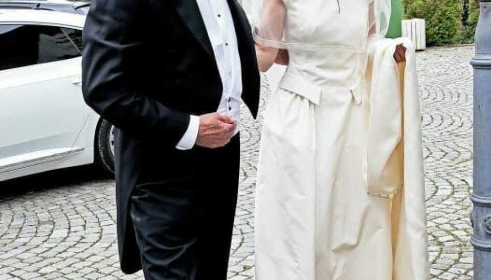 Prins Ludwig-Ferdinand med sin datter, prinsesse Theodora, ved hendes bryllup i 2018. Han har i alt fire børn, blandt andre sønnen August Wittgenstein, der er skuespiller og har medvirket i ”The Crown” (Foto: Gisela Schober/Getty Images)