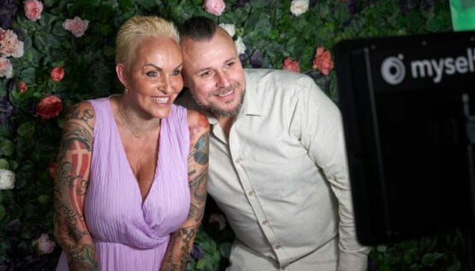 Realityportalen talte med Ronni Garner tirsdag til lanceringen af Linses nye parfume. Ronni kom for at støtte sin veninde, og ikke mindst fordi hans datter Angelique er modellen i den nye reklamefilm for parfumen (Foto: Janus Nielsen) Realityportalen talte med Ronni Garner tirsdag til lanceringen af Linses nye parfume. Ronni kom for at støtte sin veninde, og ikke mindst fordi hans datter Angelique er modellen i den nye reklamefilm for parfumen (Foto: Janus Nielsen)