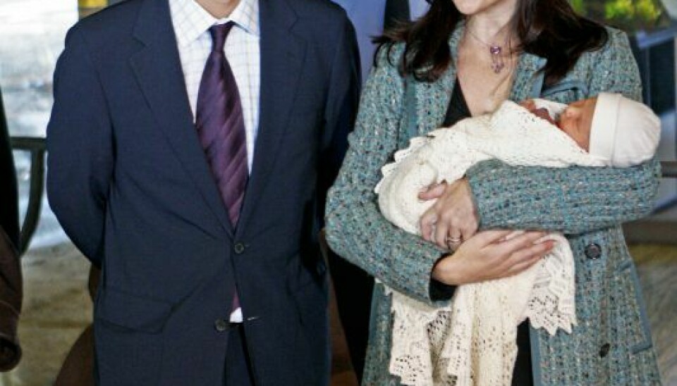 Kronprinsparrets førstefødte var kun et par dage gammel, da verden første gang fik ham at se. Nu er han en teenager med verden for sine fødder (Foto: Michael Stub)