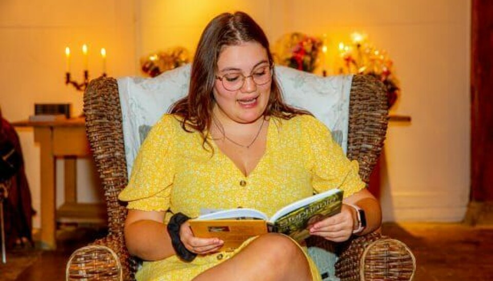 Stephanie læste højt fra sin nye bog til bogreceptionen (Foto: Michael Stub)