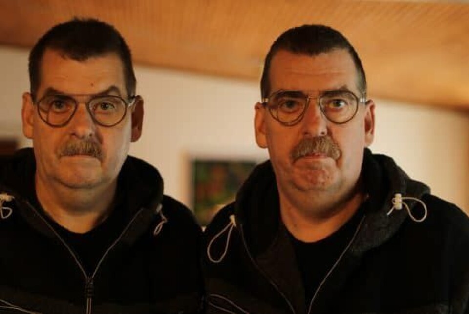 Anders og Torben har fået sig et par briller som del af et reklamesamarbejde med optikeren i Holstebro (Foto: Privat) Anders og Torben har fået sig et par briller som del af et reklamesamarbejde med optikeren i Holstebro (Foto: Privat)