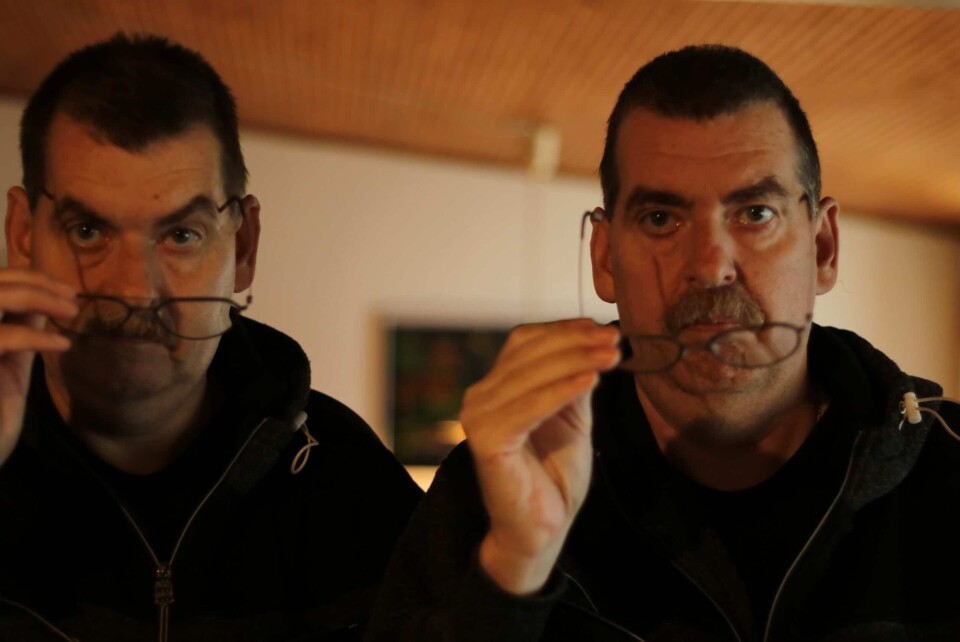 Anders og Torben har fået sig et par briller som del af et reklamesamarbejde med optikeren i Holstebro (Foto: Privat) Anders og Torben har fået sig et par briller som del af et reklamesamarbejde med optikeren i Holstebro (Foto: Privat)