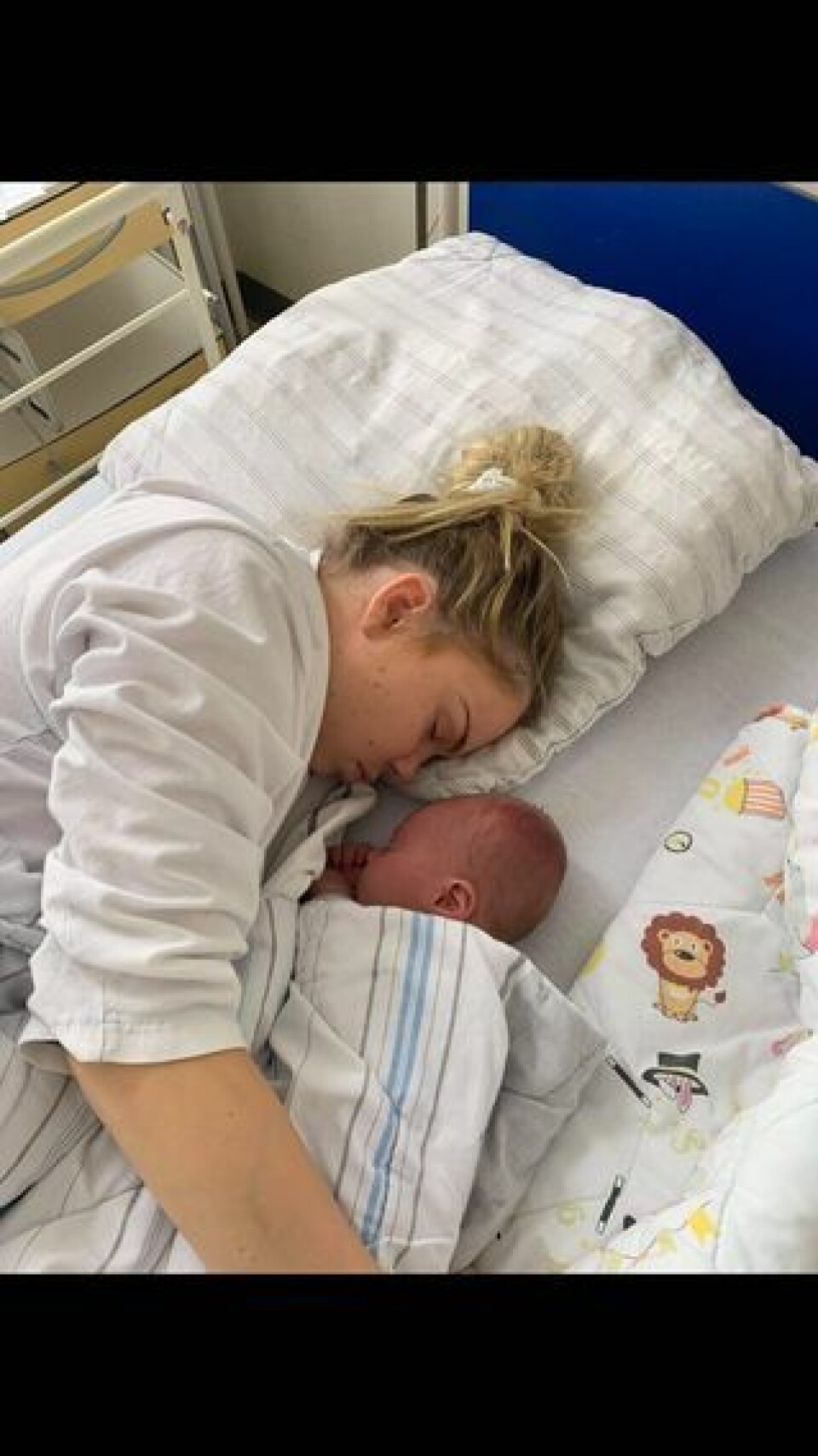 Amanda Amalie og Liam på hospitalet kort efter fødslen (Foto: Privat) Amanda Amalie og Liam på hospitalet kort efter fødslen (Foto: Privat)