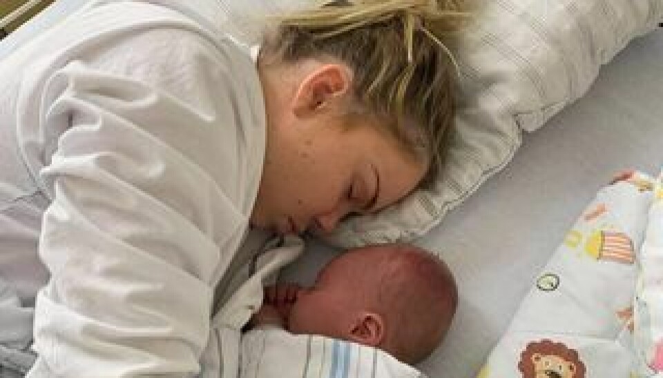 Amanda Amalie og Liam på hospitalet kort efter fødslen (Foto: Privat)