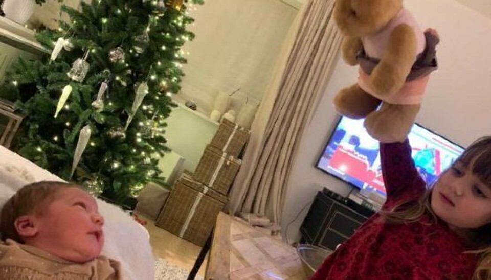 Amalies børn Josephine og Hannah. JosePhine har taget rigtig god imod sin lillesøster, som hun knuselsker (Foto: Privat) Amalies børn Josephine og Hannah. JosePhine har taget rigtig god imod sin lillesøster, som hun knuselsker (Foto: Privat)