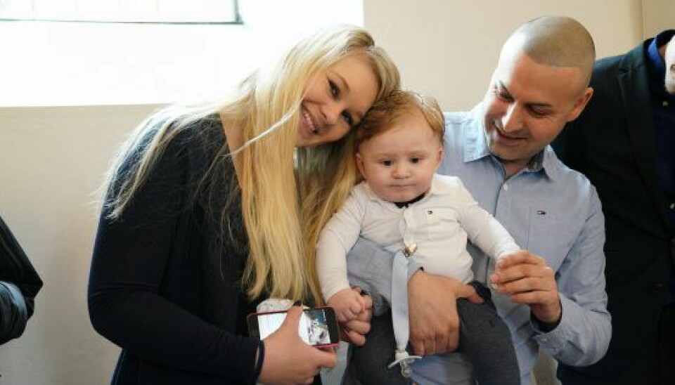 Kia og Walid til sønnen Marcus' barnedåb (Foto: Janus Nielsen)