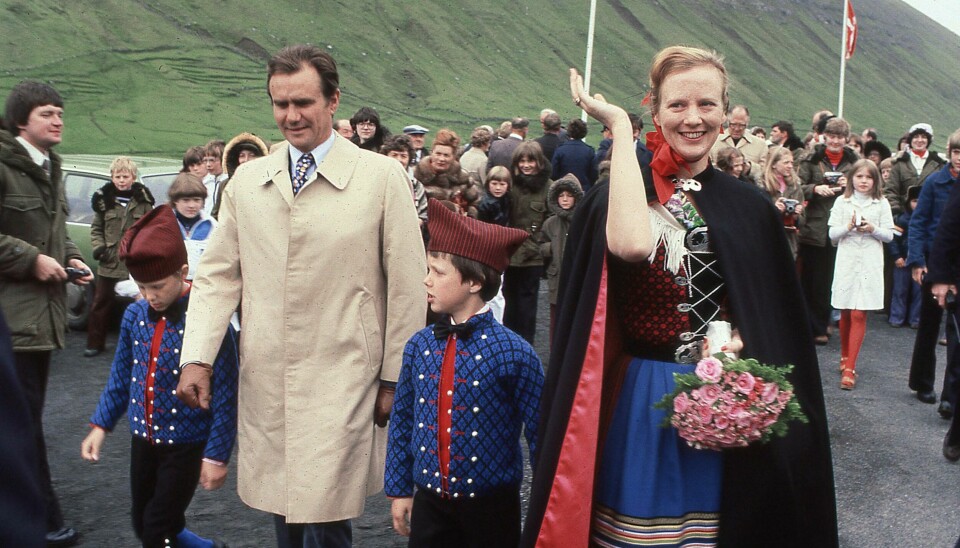 Kronprins Frederik var første gang i færøsk nationaldragt i 1978 under egentparrets besøg med kronprins Frederik og prins Joachim (Foto: Klaus Gottfredsen/Ritzau Scanpix)