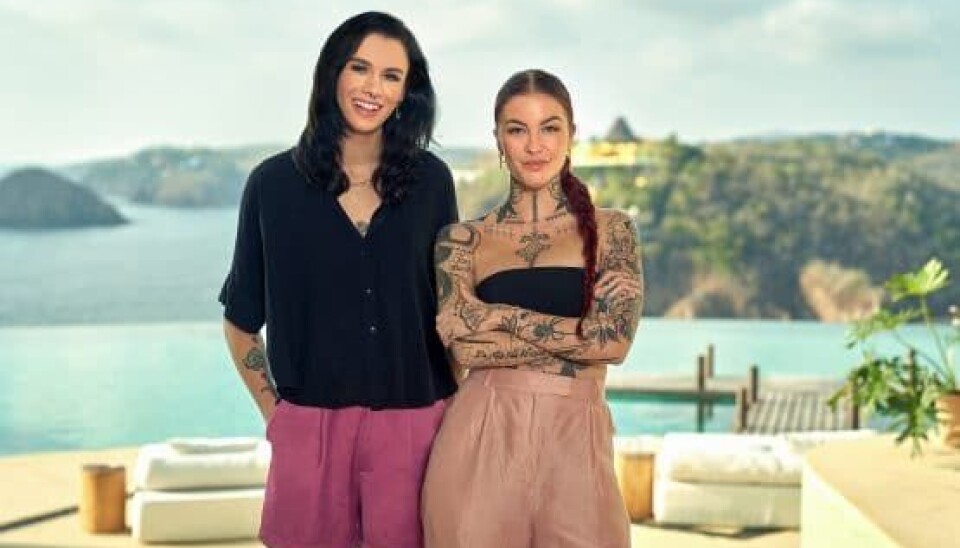 Emil Olsen og Olivia Salo overtager værtstjansen på 'Paradise Hotel' i sæson 18 (Janus Nielsen / TV3) Emil Olsen og Olivia Salo overtager værtstjansen på 'Paradise Hotel' i sæson 18 (Janus Nielsen / TV3)