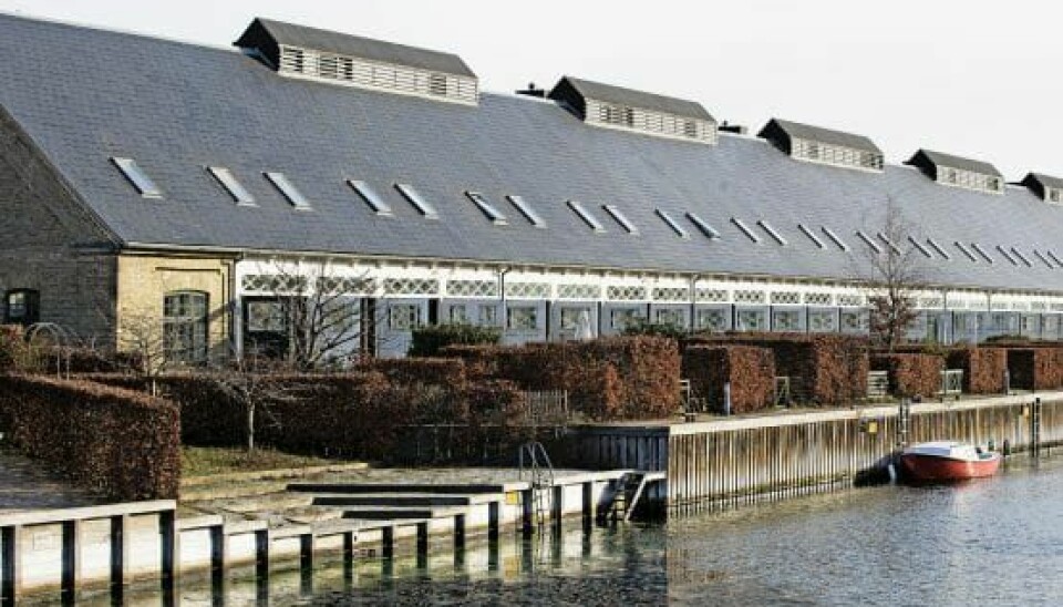 Rækkehuse, der ligger i Holmens gamle bådeværft fra 1867, blev totalrenoveret i 2017 med nye badeværelser og snedkerkøkken (Foto: Henrik R. Petersen)