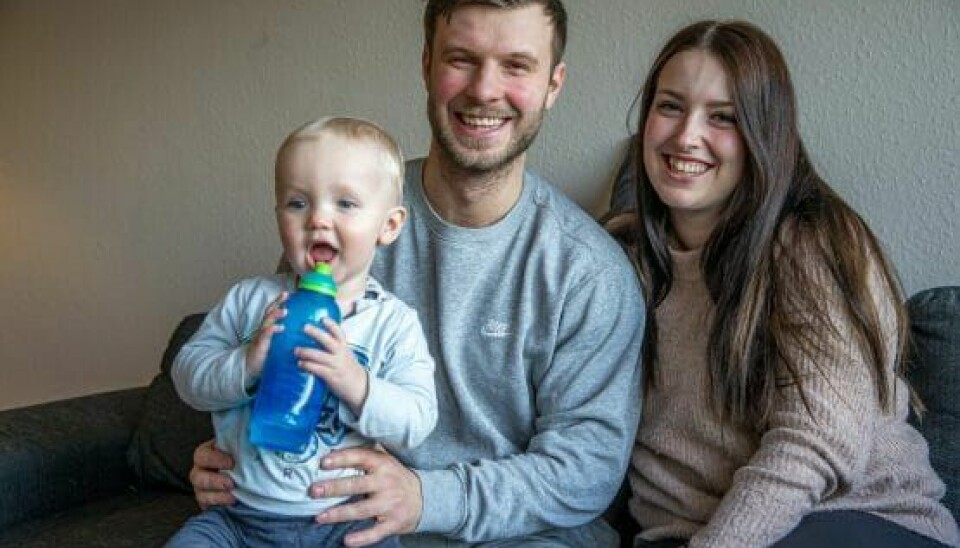 'Årgang 20'-familien fra Lyngby består af lille Louie, far Daniel, 24 og mor Maria, 23 (Foto: Michael Stub)
