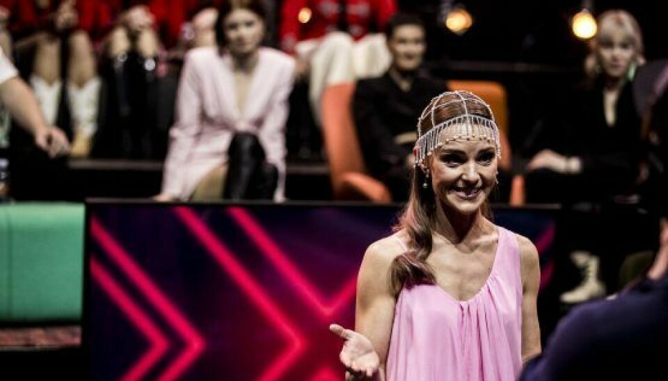 Lise Rønne tænkte hurtigt og var glad for at kunne udnytte ventetiden til at høre fra de tidligere deltagere i 'X Factor'-finalen (Foto: Lasse Lagoni)