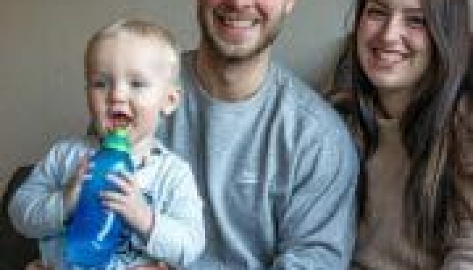 'Årgang 20'-familien fra Lyngby består af lille Louie, far Daniel, 24, og mor Maria, 23 (Foto: Michael Stub) 'Årgang 20'-familien fra Lyngby består af lille Louie, far Daniel, 24, og mor Maria, 23 (Foto: Michael Stub)