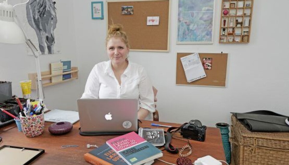 Grundet corona studerer Stine Marthine i øjeblikket hjemmefra og opholder sig derfor meget i husets kontor (Foto: Niels Henrik Dam)