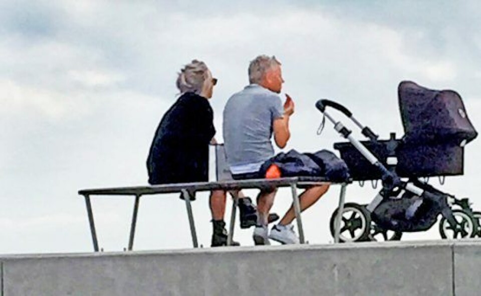 Bubber og Signe Rossing danner nu par og fik sidste år lille Alfred. - Verdens skønneste baby. Man kan ikke lade være med at kigge på ham, lød det fra den glade far (Foto: Kenth G. Madsen) Bubber og Signe Rossing danner nu par og fik sidste år lille Alfred. - Verdens skønneste baby. Man kan ikke lade være med at kigge på ham, lød det fra den glade far (Foto: Kenth G. Madsen)