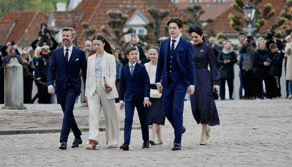 Kronprinsfamilien på vej fra Kancellihuset til Fredernsborg Slot. (Foto: Bo Nymann)