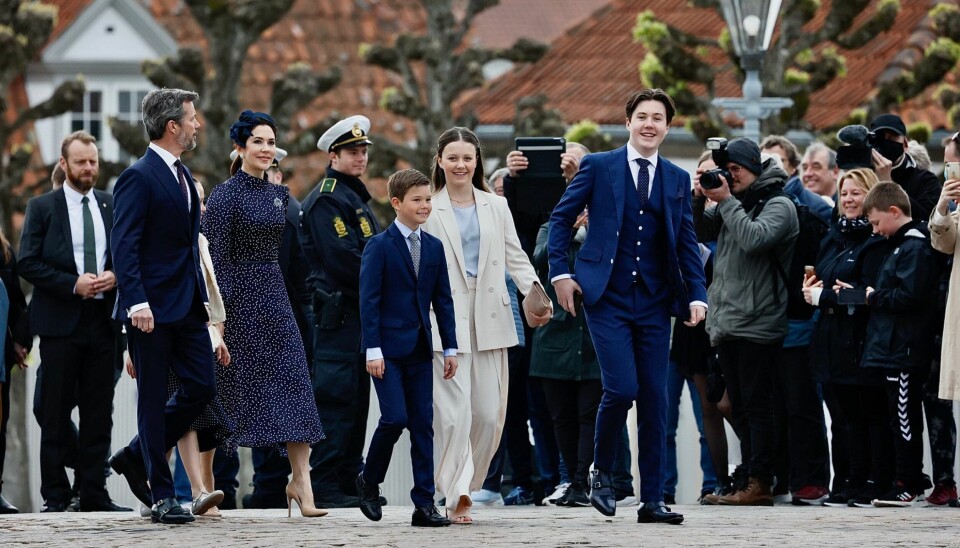Kronprinsfamilien på vej fra Kancellihuset til Fredernsborg Slot. (Foto: Bo Nymann)