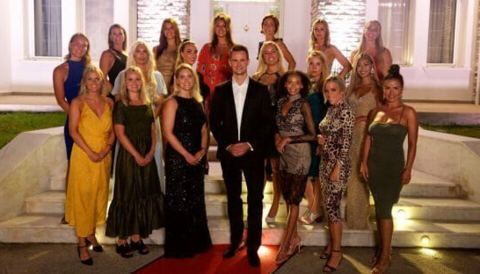 Fællesbillede i 'Bachelor' (Foto: Lotta Lemche/TV 2)