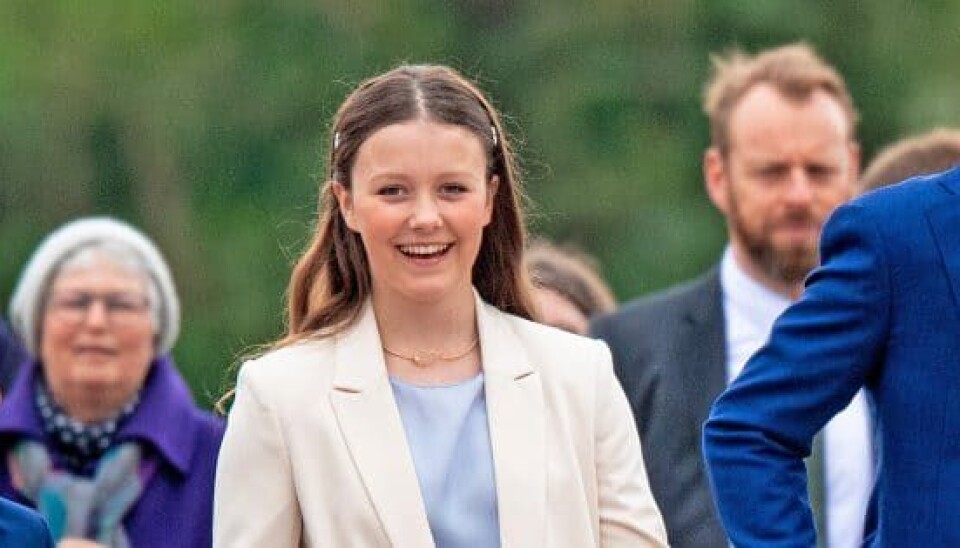 Ved prins Christians konfirmation lagde prinsesse Isabella også Anders Hemmingsens Instagram ned, da hun svarede sin mor igen. – Sagde du ikke lige, jeg skulle gå med farmor? Altså er du helt væk, lød det bramfrit fra teenageren i klippet, som Hemmingsen lagde op (Foto: Splashnews.com/Splash/Ritzau Scanpix) Ved prins Christians konfirmation lagde prinsesse Isabella også Anders Hemmingsens Instagram ned, da hun svarede sin mor igen. – Sagde du ikke lige, jeg skulle gå med farmor? Altså er du helt væk, lød det bramfrit fra teenageren i klippet, som Hemmingsen lagde op (Foto: Splashnews.com/Splash/Ritzau Scanpix)