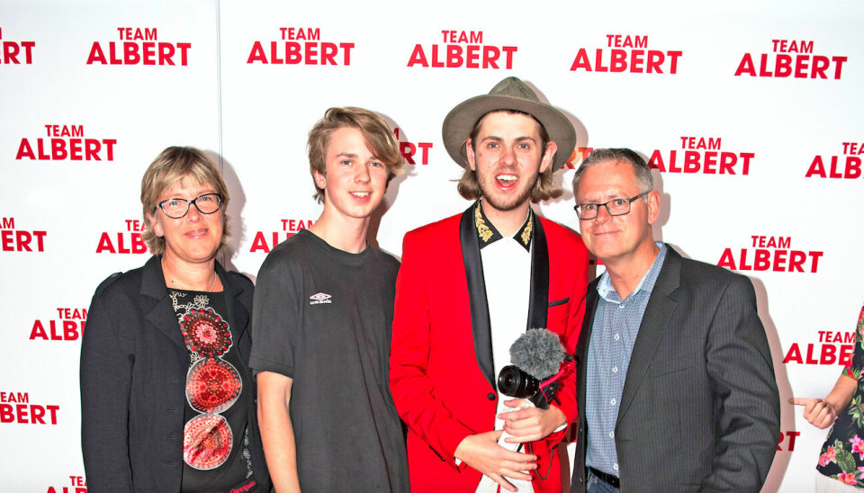 Dyrlund lavede i 2018 spillefilmen 'Team Albert' og ses her ved premieren med sine forælde, Kenneth og Vibe, og lillebroren Bertram (Foto: Anthon Unger)