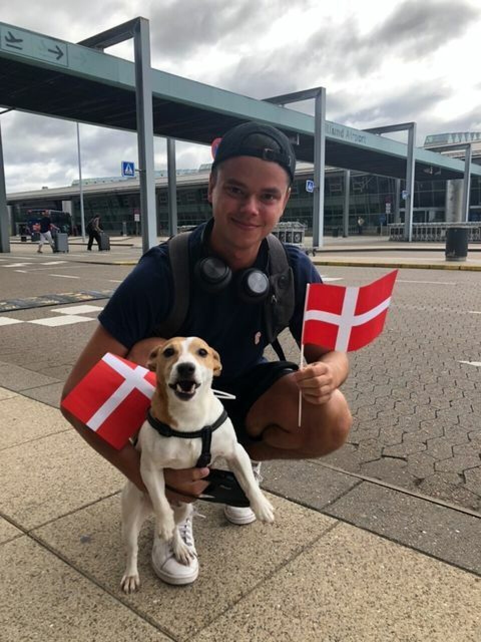 Christian Elhauge fik en dejlig modtagelse i lufthavnen. (Foto: Privat) Christian Elhauge fik en dejlig modtagelse i lufthavnen. (Foto: Privat)