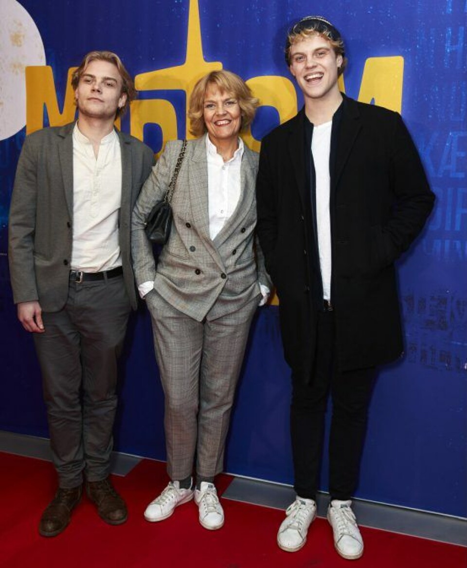 Hjalmer sammen med sin mor, Liselotte, 55, og lillebror, Lui, 22. (Foto: Bo Nymann) Hjalmer sammen med sin mor, Liselotte, 55, og lillebror, Lui, 22. (Foto: Bo Nymann)