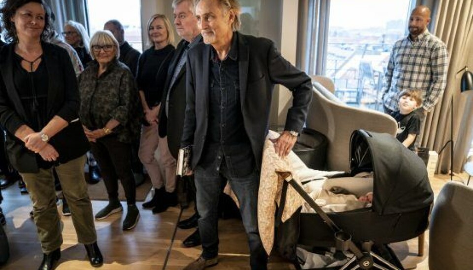 Da Høgh midt i november fejrede udgivelsen af erindringerne ”Der er antal på alt”, var det nyfødte barnebarn Molly med. (Foto: Mads Claus Rasmussen/Ritzau Scanpix) Da Høgh midt i november fejrede udgivelsen af erindringerne ”Der er antal på alt”, var det nyfødte barnebarn Molly med. (Foto: Mads Claus Rasmussen/Ritzau Scanpix)