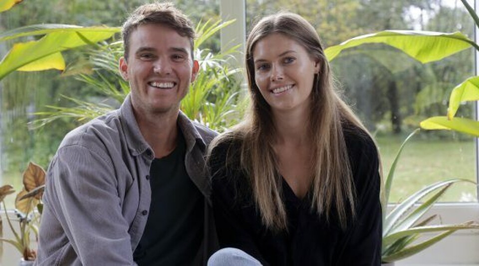 Reece og Caroline viser babyen frem for både farmor og deres følgere på de sociale medier. (Foto: Niels Henrik Dam) Reece og Caroline viser babyen frem for både farmor og deres følgere på de sociale medier. (Foto: Niels Henrik Dam)