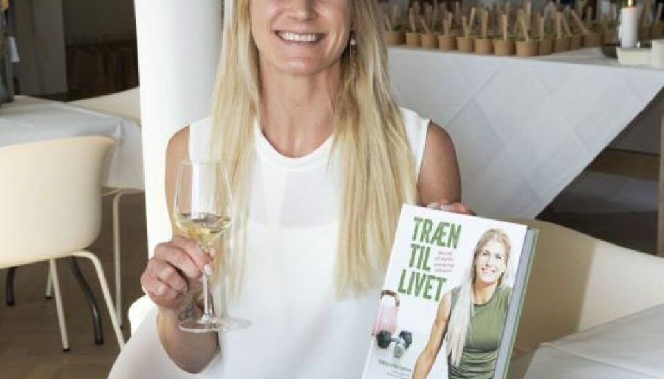 'Træn til livet', der er Rikke Hørlykkes manual til, hvordan man finder den helt rigtige måde at træne på, er skrevet i samarbejde med ALT for Damernes Marie-Louise Truelsen. (Foto: Lars E. Andreasen) 'Træn til livet', der er Rikke Hørlykkes manual til, hvordan man finder den helt rigtige måde at træne på, er skrevet i samarbejde med ALT for Damernes Marie-Louise Truelsen. (Foto: Lars E. Andreasen)