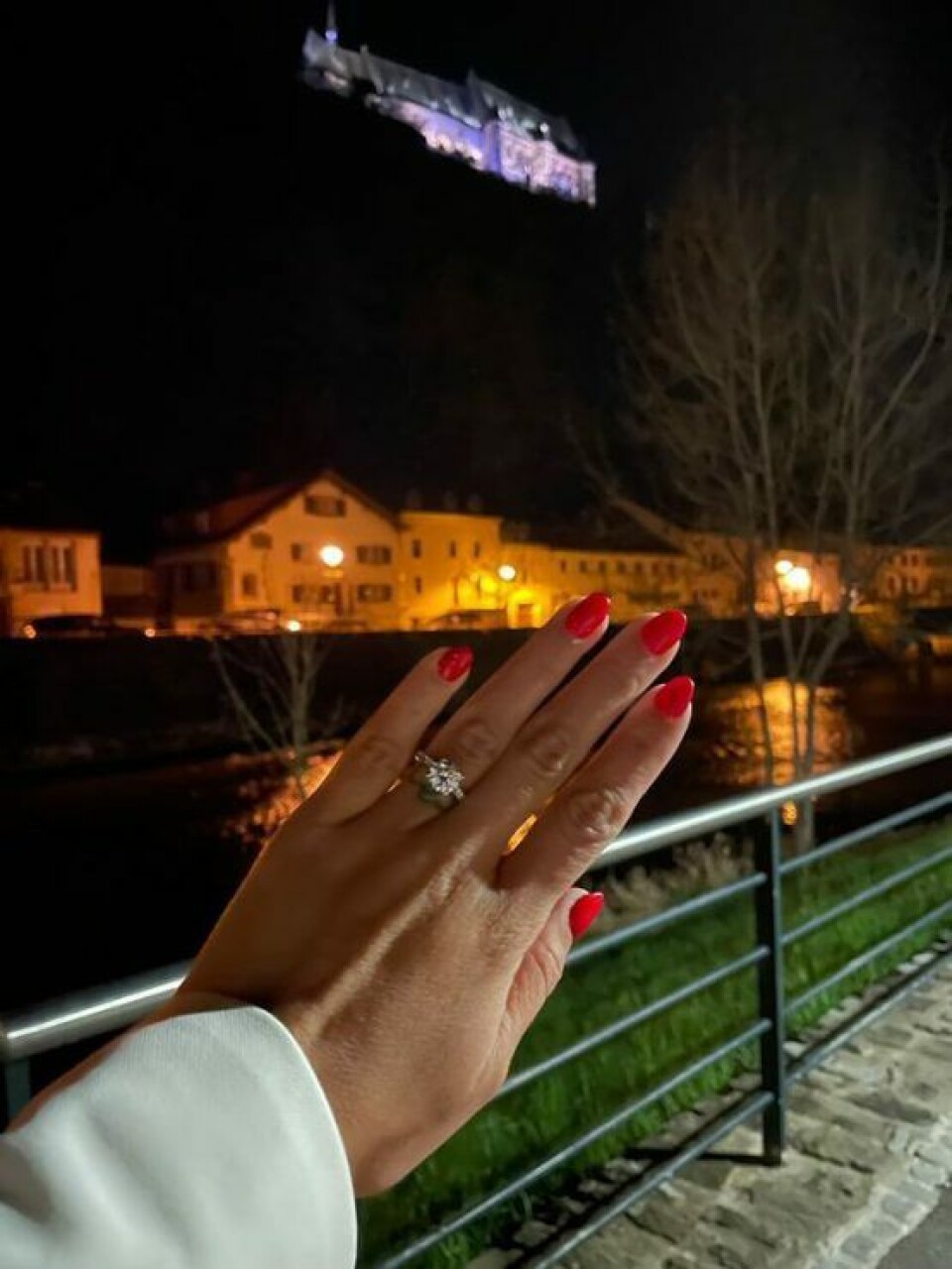 Melissas forlovelsesring (Foto: privat) Melissas forlovelsesring (Foto: privat)
