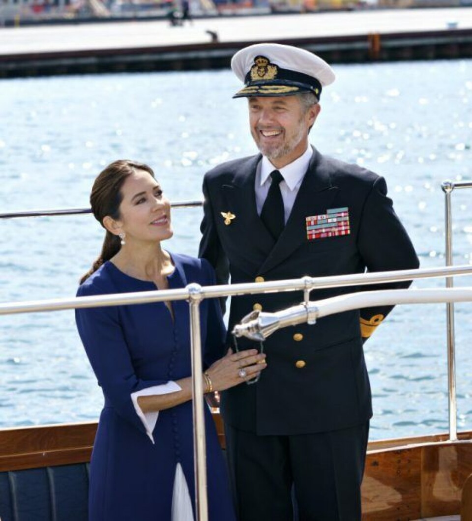 – Her er min kaptajn. Mary og Frederik i det maritime hjørne. (Foto: Keld Navntoft/Ritzau Scanpix) – Her er min kaptajn. Mary og Frederik i det maritime hjørne. (Foto: Keld Navntoft/Ritzau Scanpix)