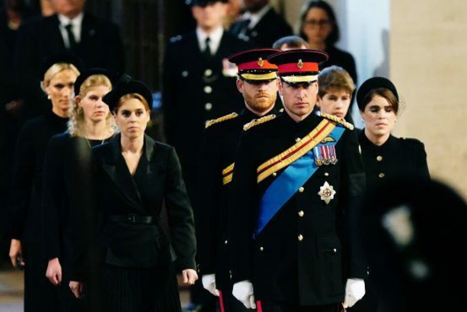 På sin far, kong Charles' opfordring, var prins Harry iført sin militæruniform. (Foto: Aaron Chown-WPA Pool/Getty Images) På sin far, kong Charles' opfordring, var prins Harry iført sin militæruniform. (Foto: Aaron Chown-WPA Pool/Getty Images)