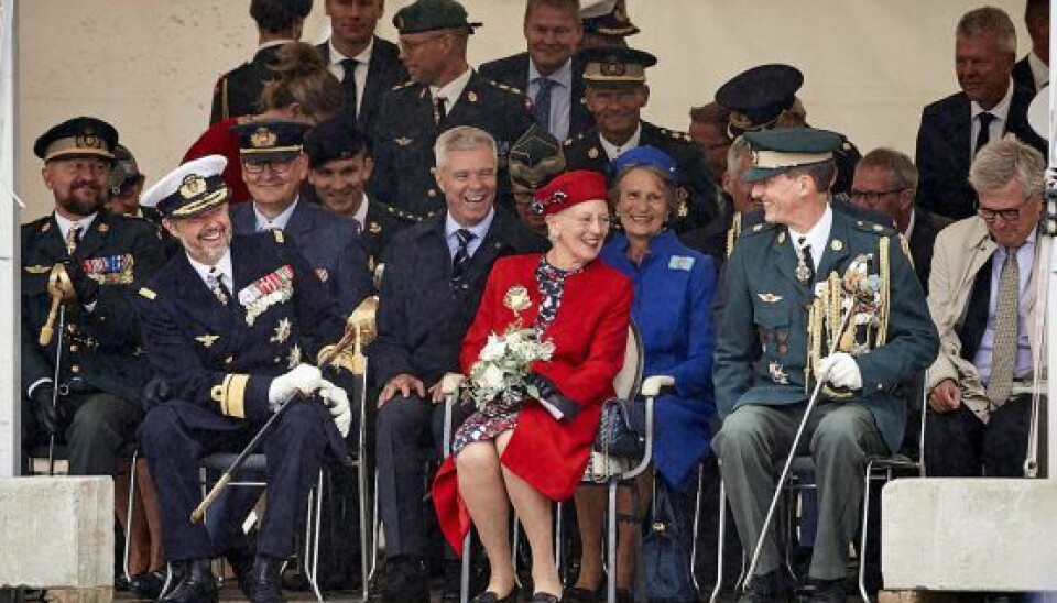 Iført sin flotte brigadegenerals uniform deltog prins Joachim i august i forsvarets hyldest til dronningen. (Foto: Forsvaret)