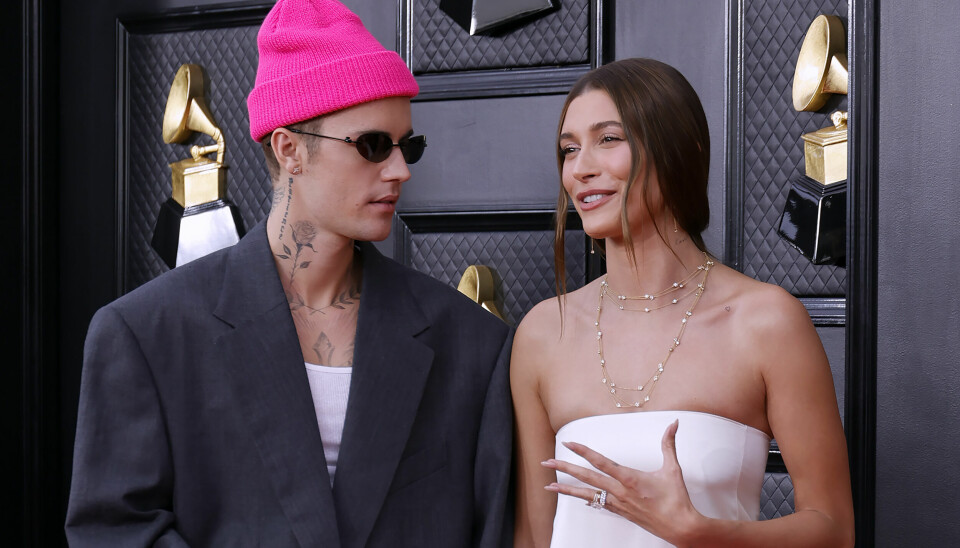LAS VEGAS, NEVADA - APRIL 03: (L-R) Justin Bieber and Hailey Bieber attend the 64th Annual GRAMMY Awards at MGM Grand Garden Arena on April 03, 2022 in Las Vegas, Nevada. (Photo by Frazer Harrison/Getty Images for The Recording Academy)