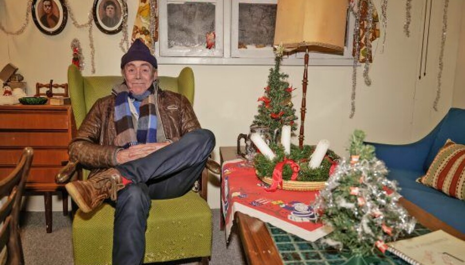 I familien Sands stue fandt Viggo Sommer sin gamle plads i lænestolen. – Jeg havde helt glemt, hvor godt man sidder i den. (Foto: Niels Henrik Dam)