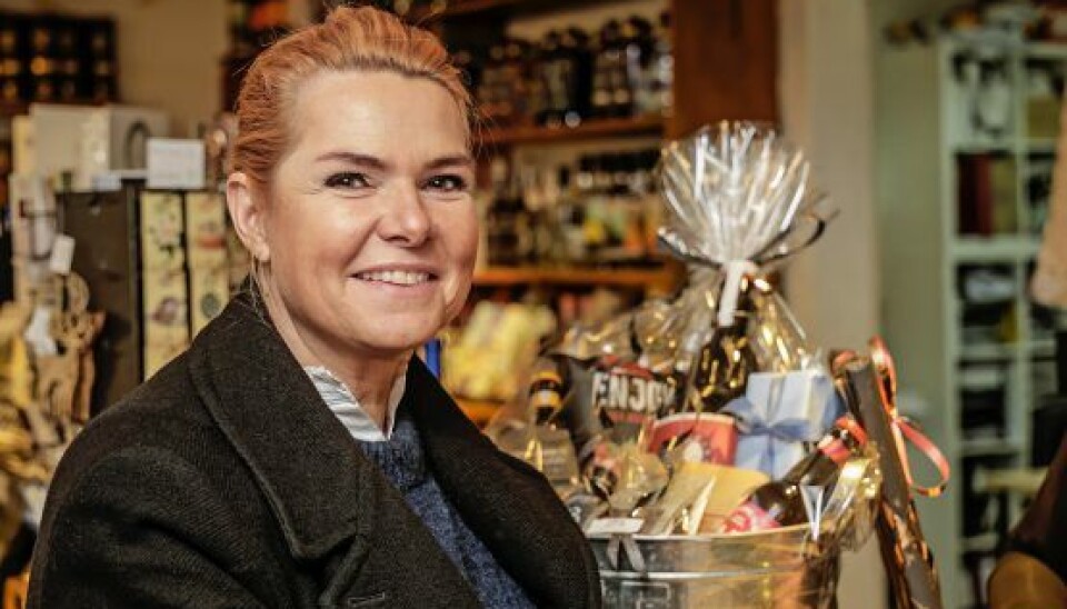 Uden helt at afsløre familien Støjbergs mandelgave, fortæller Inger gerne, at det er lækker chokolade fra vinbutikken i butikcentret i Hadsund. (Foto: Niels Henrik Dam)