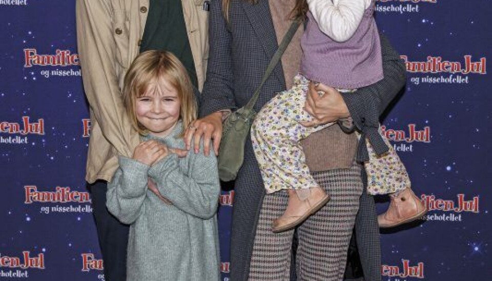 Neel mødte sin forlovede, Jens Sætter-Lassen, på Skuespillerskolen, som hun blev færdiguddannet fra i 2011. Siden har parret fået døtrene Ellen og Franka. (Foto: Klaus Bo Christensen) Neel mødte sin forlovede, Jens Sætter-Lassen, på Skuespillerskolen, som hun blev færdiguddannet fra i 2011. Siden har parret fået døtrene Ellen og Franka. (Foto: Klaus Bo Christensen)
