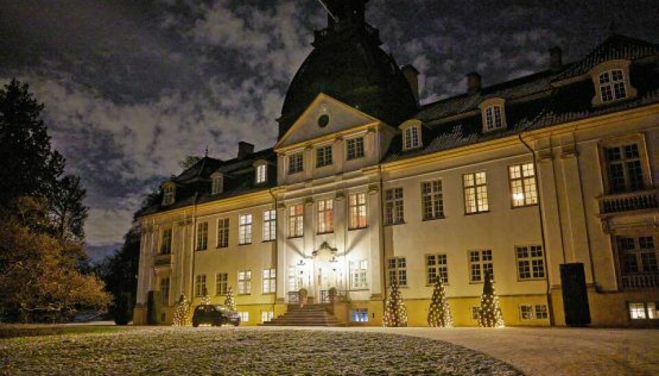 Det smukke Charlottenlund Slot i perfekte sneklædte rammer lagde riddersal til de to julekoncerter. (Foto: Bo Nymann)