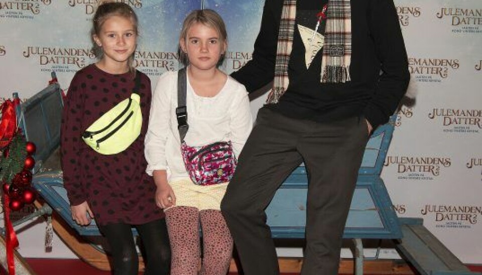 Simon Kvamm har altid set 'X Factor' med sin kone, Stine Ellerbæk, og døtrene, Elinor, 16, og Alice, 10. Han kan dog ikke svare på, om de skal se med i år. (Foto: Peter Hauerbach)